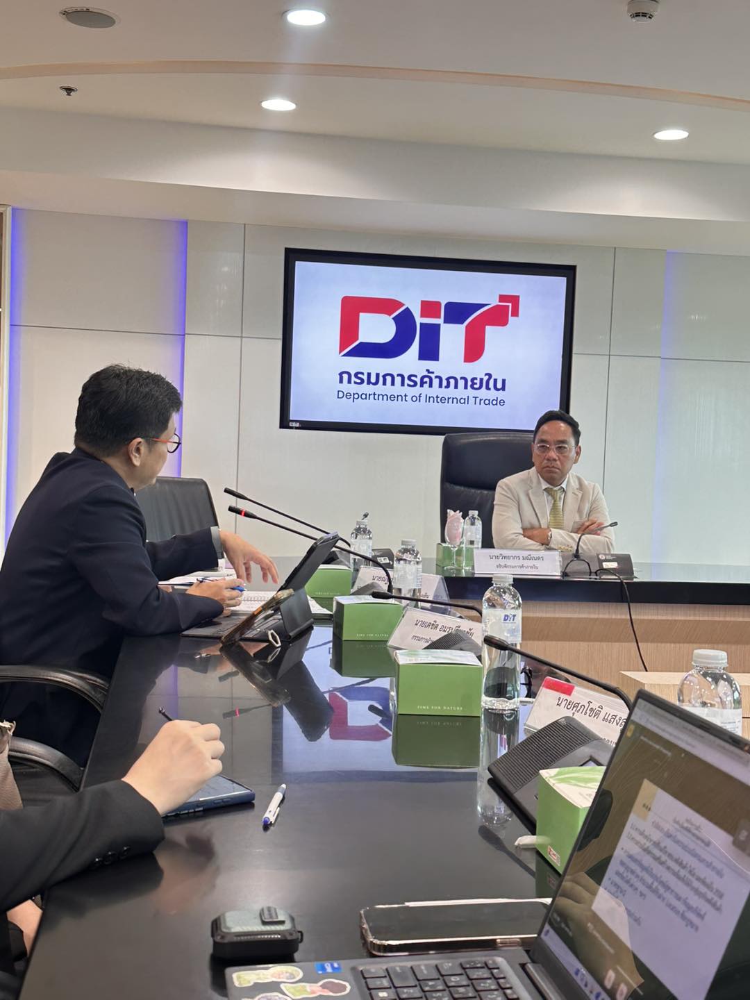 ร่วมประชุมหารือแนวทางแก้ไขพ.ร.บ. คลังสินค้า 2558 ร่วมประชุมหารือแนวทางแก้ไขพ.ร.บ. คลังสินค้า 2558