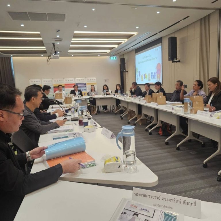 เข้าร่วมการประชุม คณะกรรมการอำนวยการ ครั้งที่ 42568 (3)