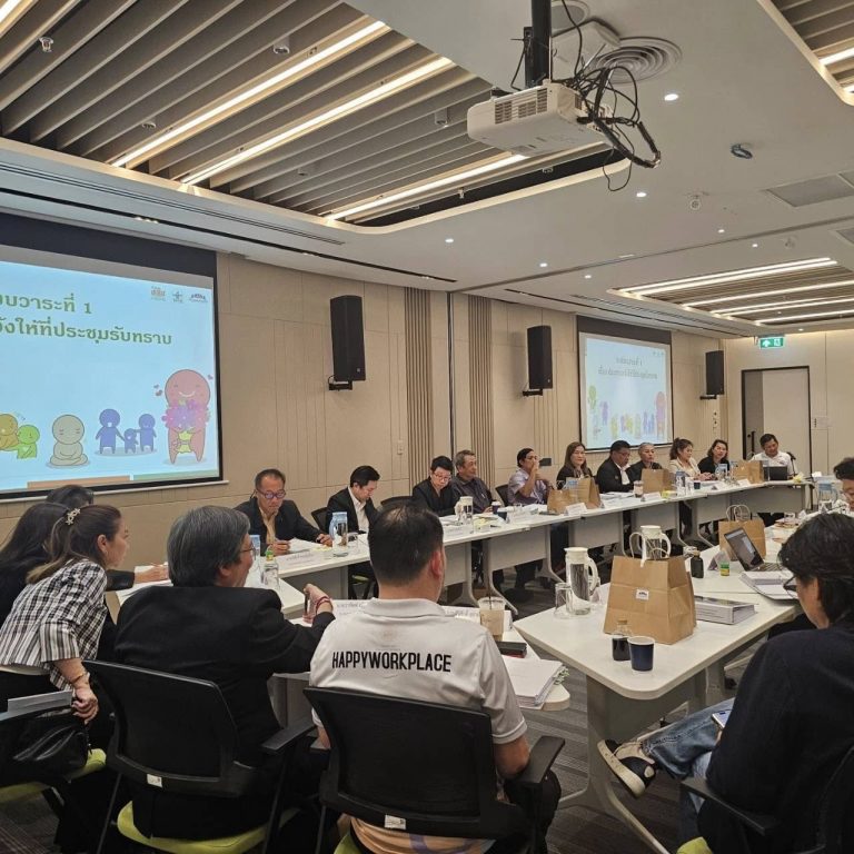 เข้าร่วมการประชุม คณะกรรมการอำนวยการ ครั้งที่ 42568 (4)